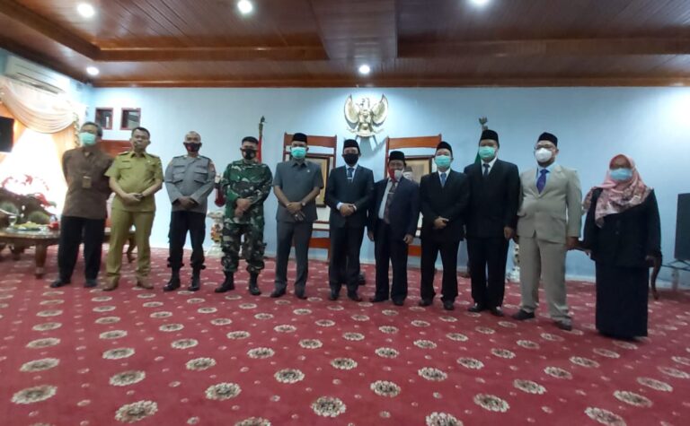 Jajaran pengurus PT Bank Pembiayaan Rakyat Syariah (BPRS) Fadhilah milik Pemkot Bengkulu resmi dilantik. Plt Walikota Bengkulu Dedy Wahyudi langsung melakukan pelantikan sekaligus pengambilan sumpah jabatan di Balai Kota, Selasa (13/10/2020).