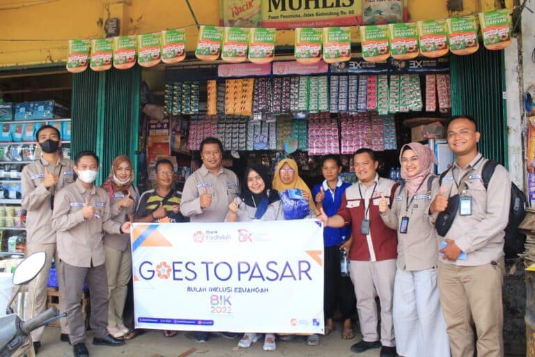 Bank Fadhilah bersama Otoritas Jasa Keuangan (OJK) Bengkulu mengadakan kegiatan Bulan Inklusi Keuangan (BIK) di Pasar Panorama Kota Bengkulu