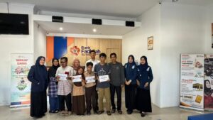penyaluran Al-Qur’an Braille kepada mauquf ‘alaih dalam Program CWLD Seri 01 hasil kolaborasi antara Bank Fadhilah dan BMM.